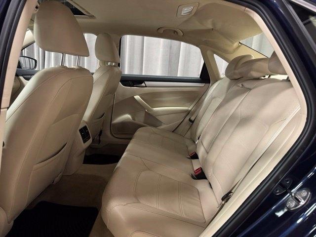 Volkswagen Passat 2.5L SE MT 2013