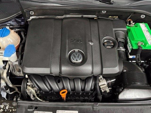 Volkswagen Passat 2.5L SE MT 2013