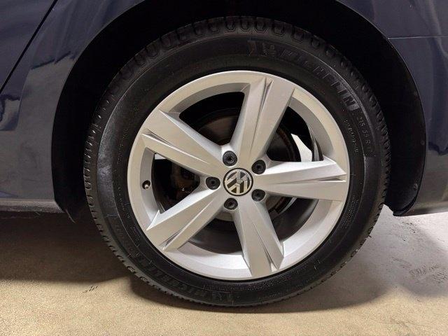 Volkswagen Passat 2.5L SE MT 2013