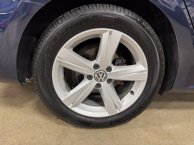 Volkswagen Passat 2.5L SE MT 2013
