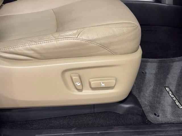 Toyota 4Runner Limited 4WD V6 2011
