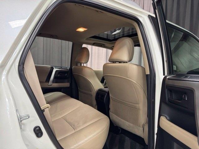 Toyota 4Runner Limited 4WD V6 2011