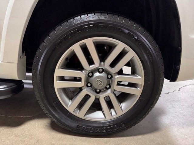 Toyota 4Runner Limited 4WD V6 2011