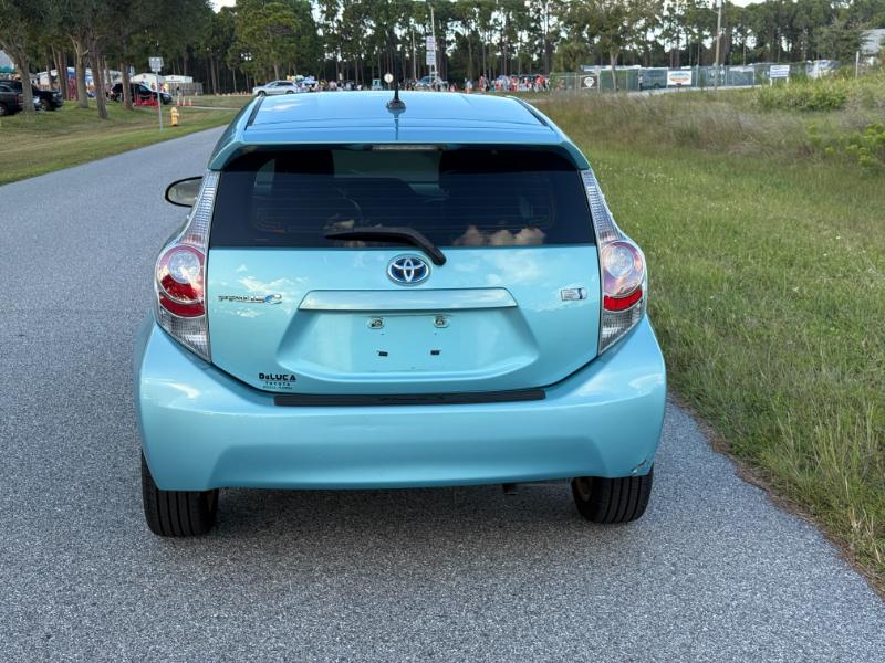 Toyota Prius c  2014 Toyota Prius c  2014