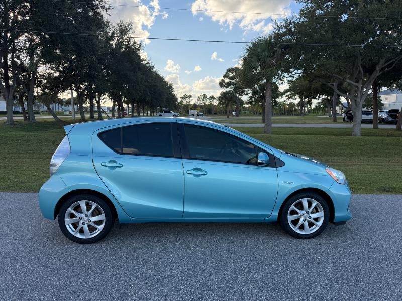 Toyota Prius c  2014 Toyota Prius c  2014