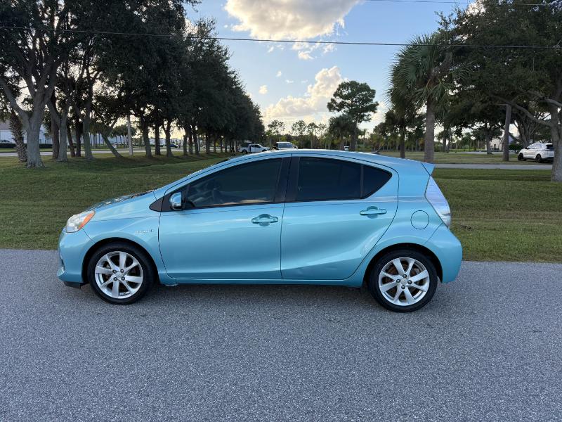 Toyota Prius c  2014 Toyota Prius c  2014
