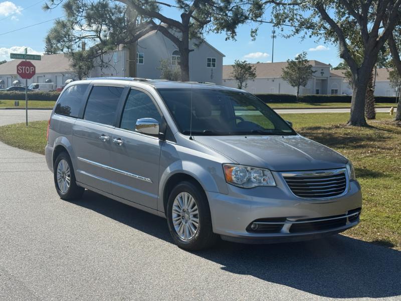 2016 Chrysler Town & Country Limited, Loaded, Like New
