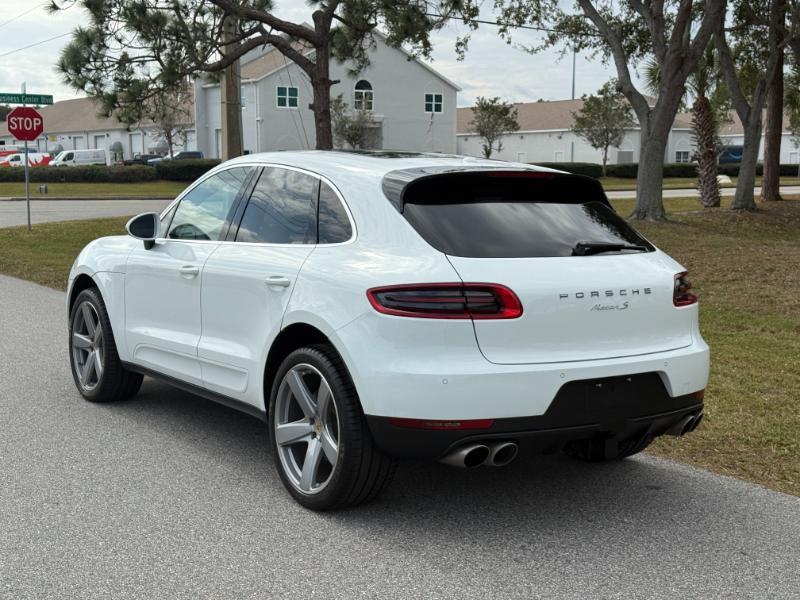 Porsche Macan  2016