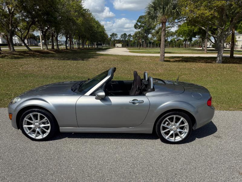 Mazda MX-5 Miata  2011