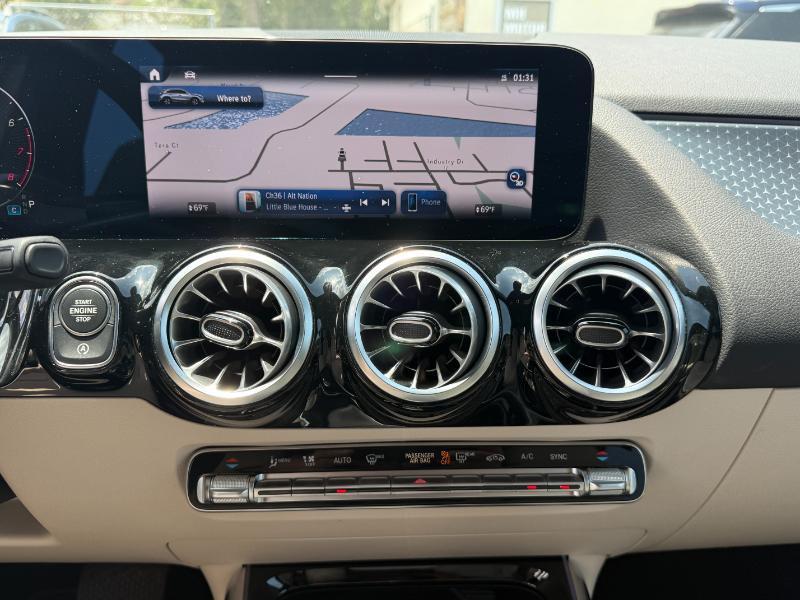 Mercedes-Benz GLA-Class  2025