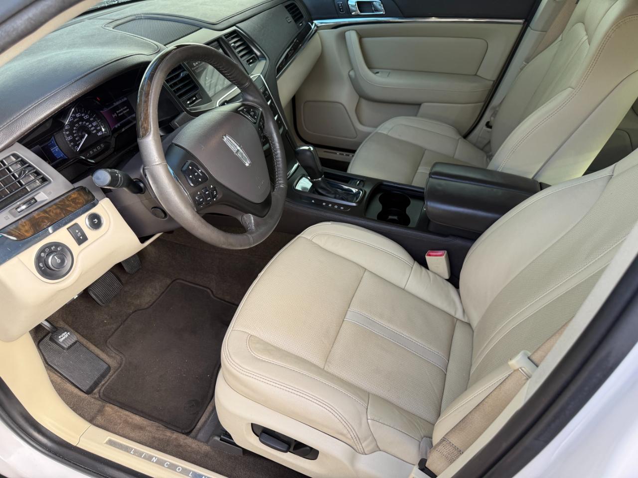 Lincoln MKS  2015