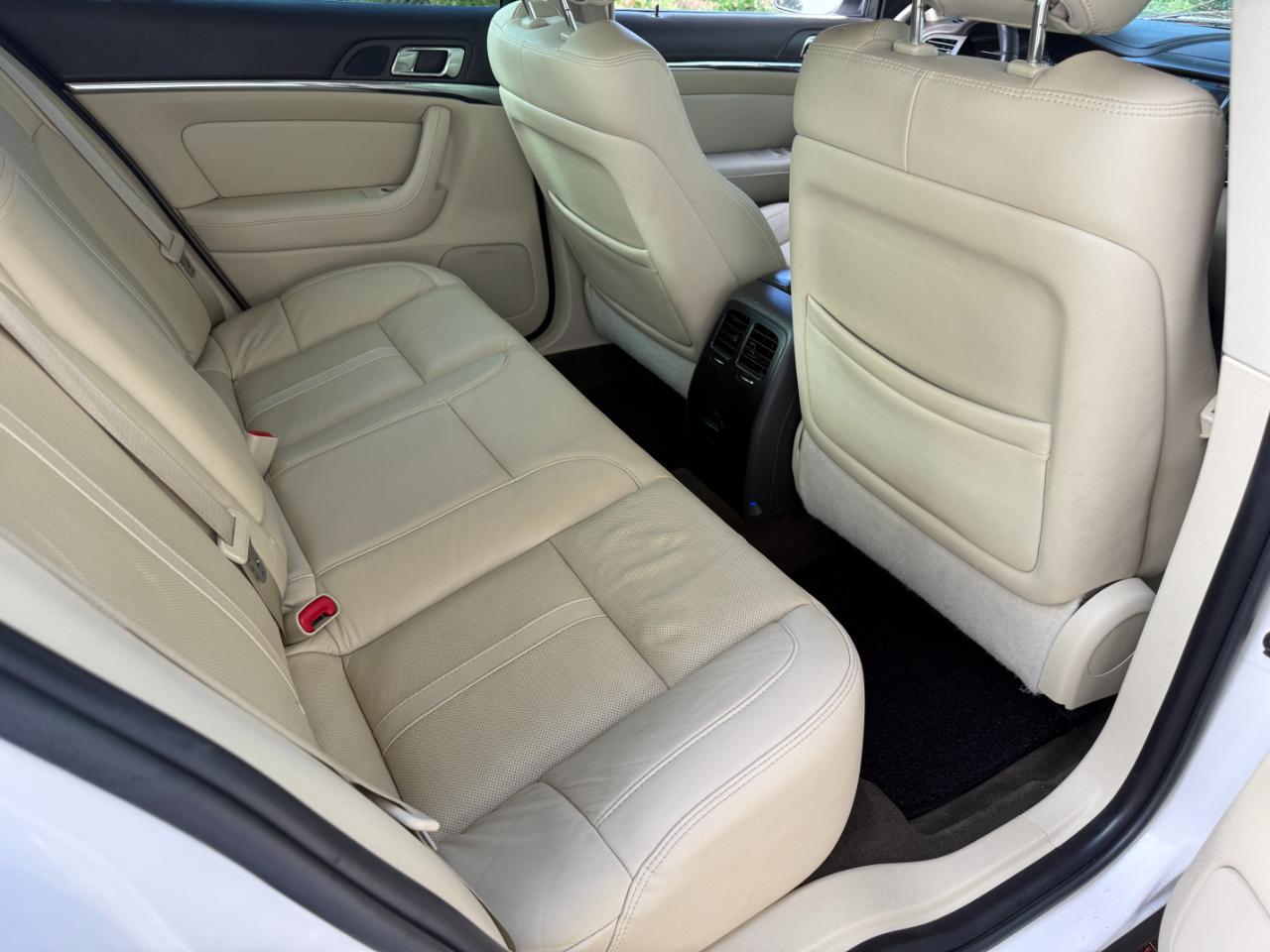 Lincoln MKS  2015