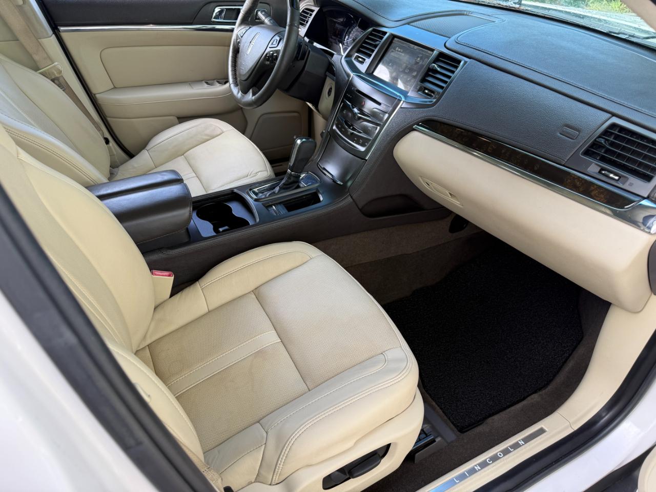 Lincoln MKS  2015