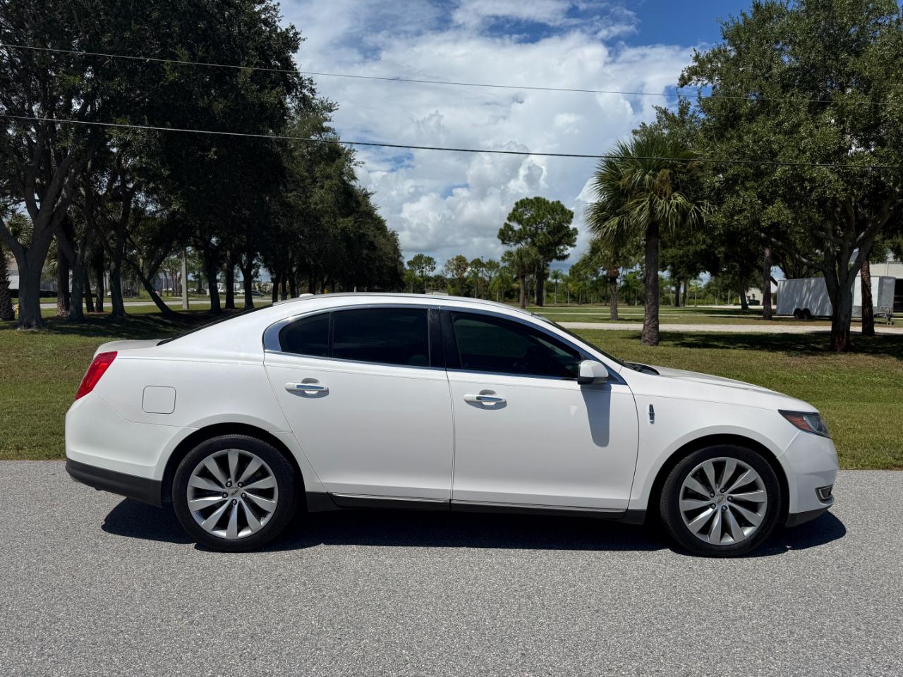 Lincoln MKS  2015