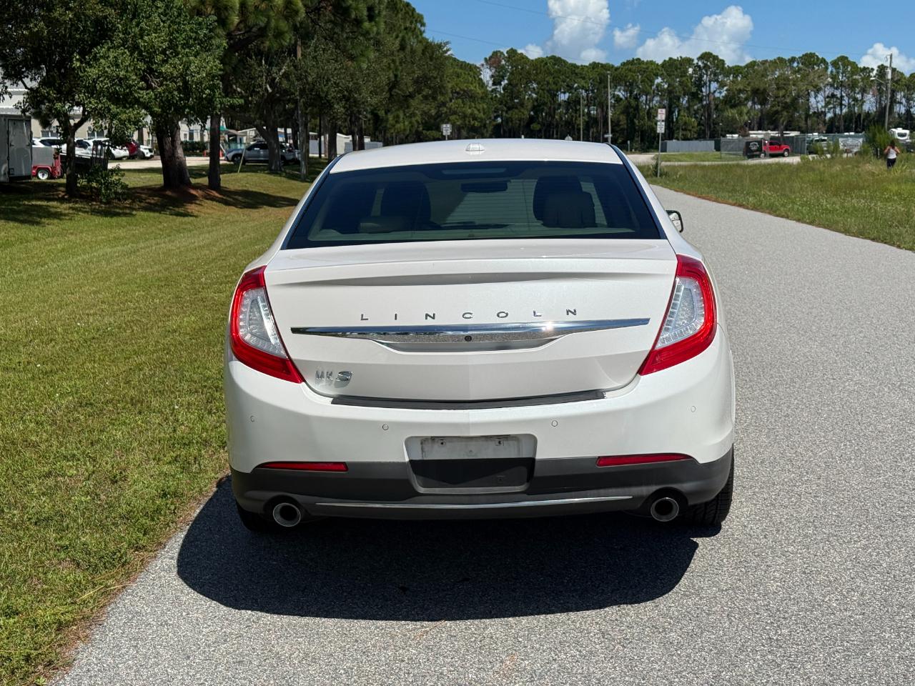 Lincoln MKS  2015