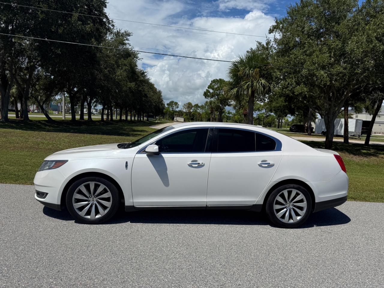 Lincoln MKS  2015