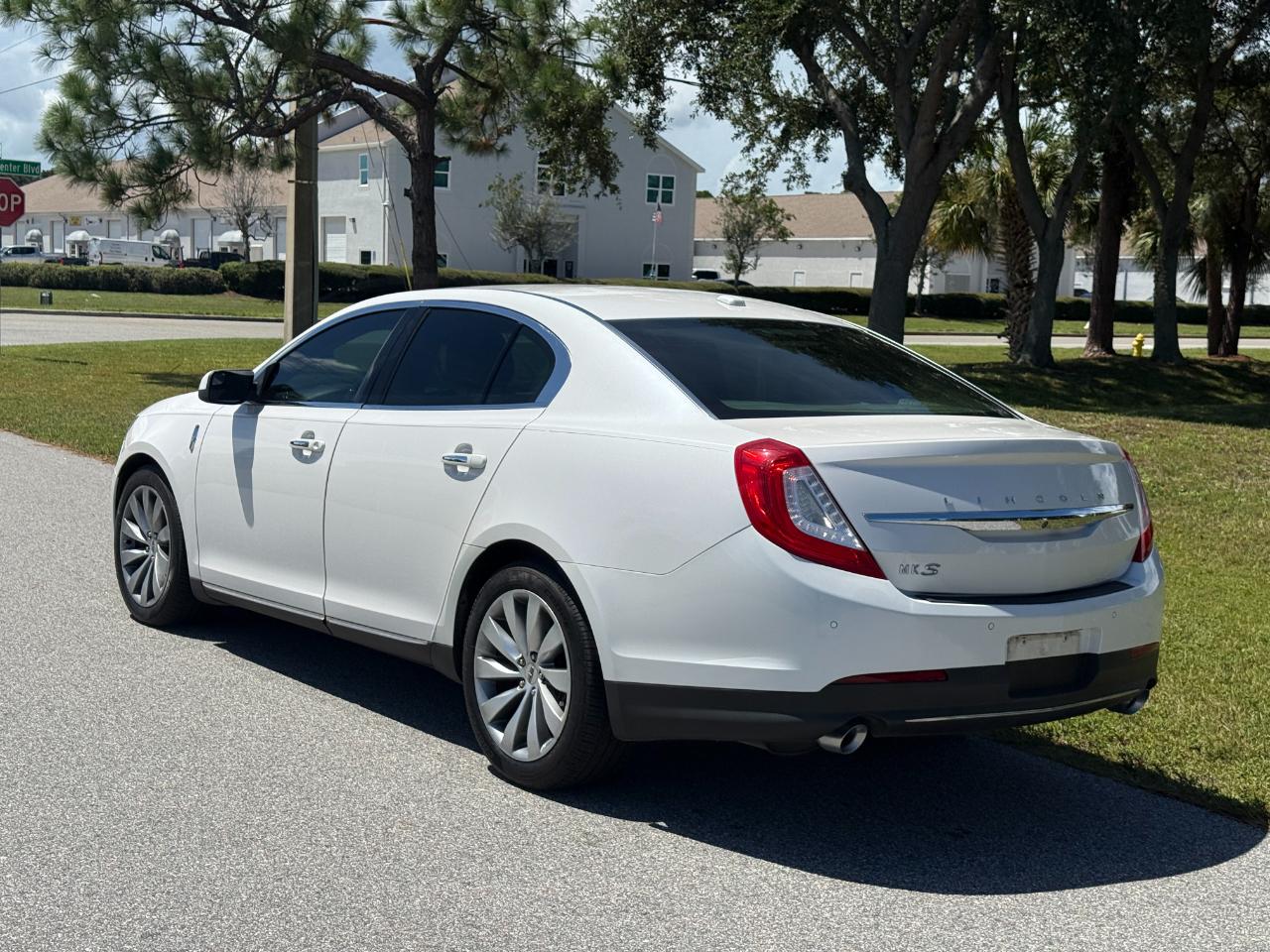 Lincoln MKS  2015