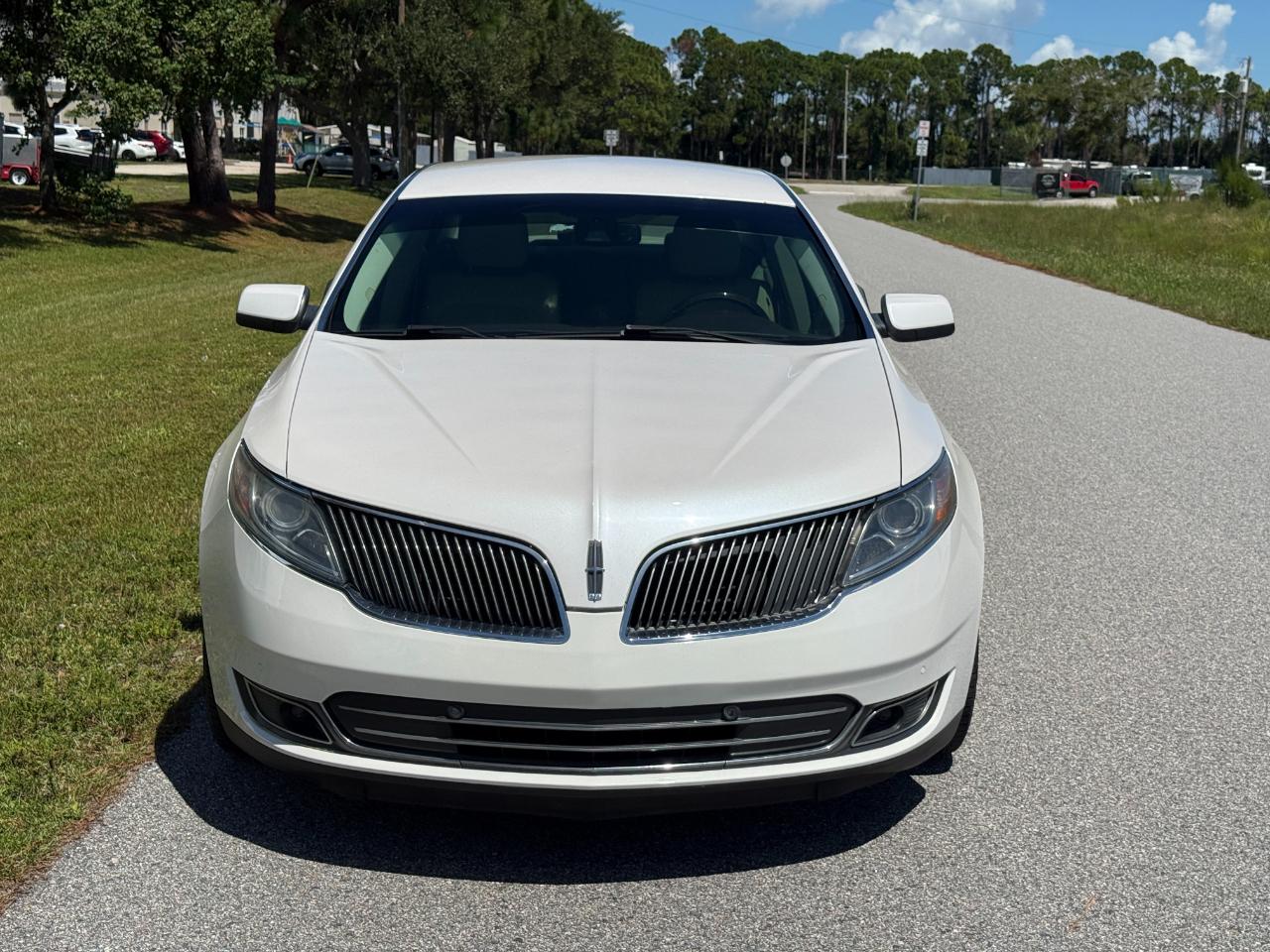 Lincoln MKS  2015
