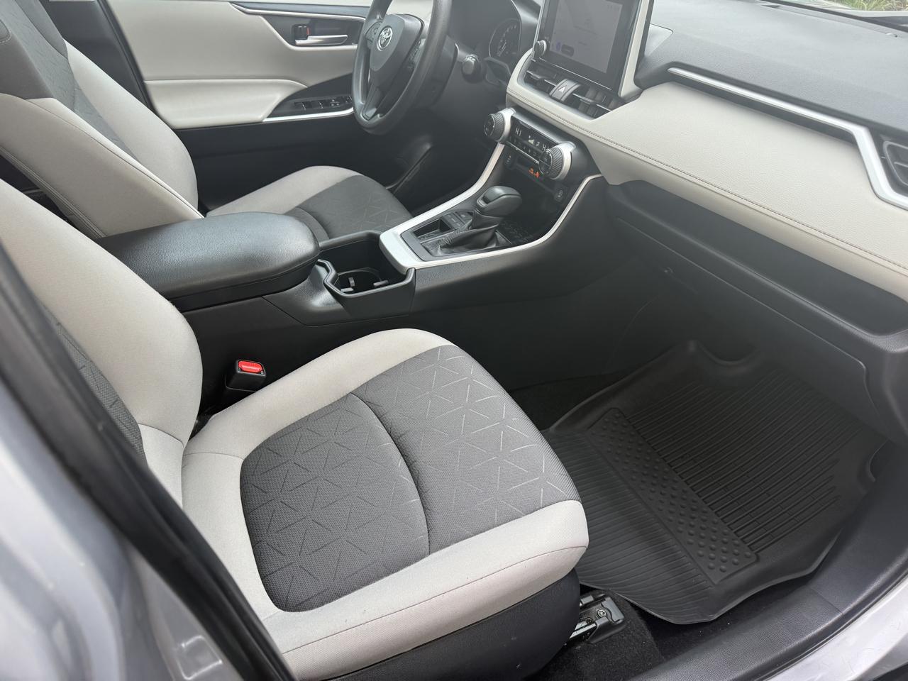 Toyota RAV4  2025