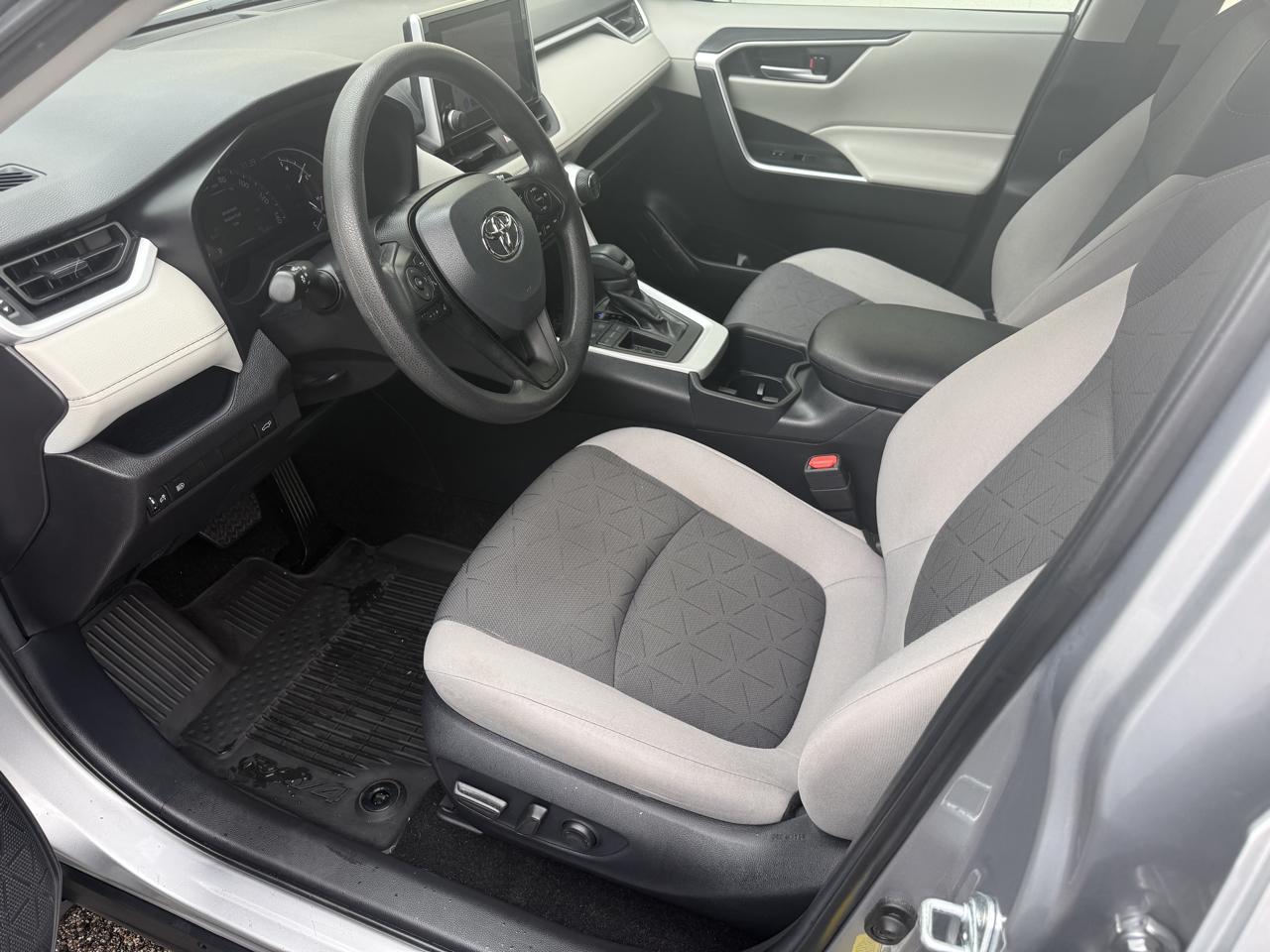 Toyota RAV4  2025