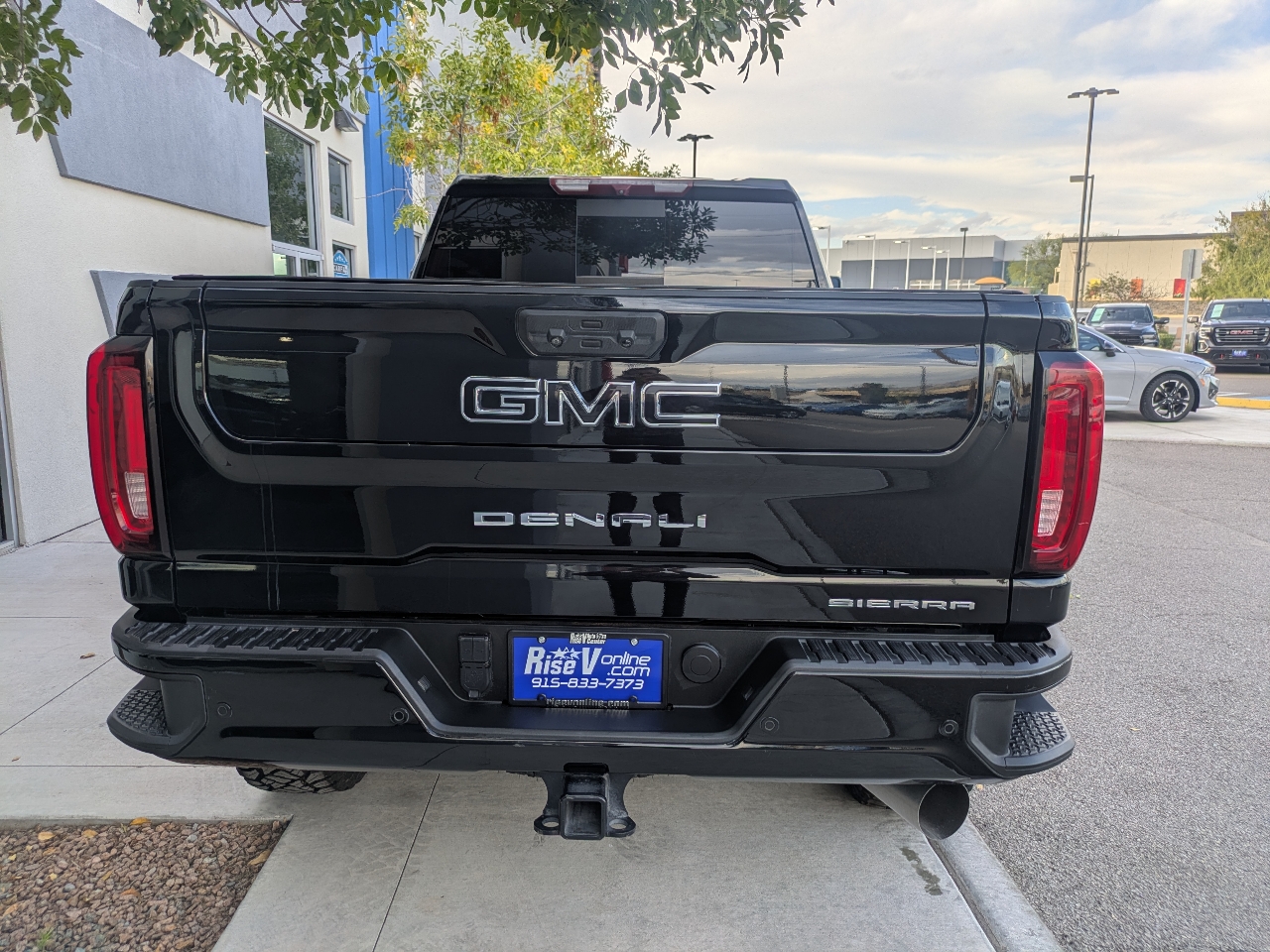 GMC Sierra 2500HD Denali Crew Cab 4WD SB 2022 GMC Sierra 2500HD Denali Crew Cab 4WD SB 2022