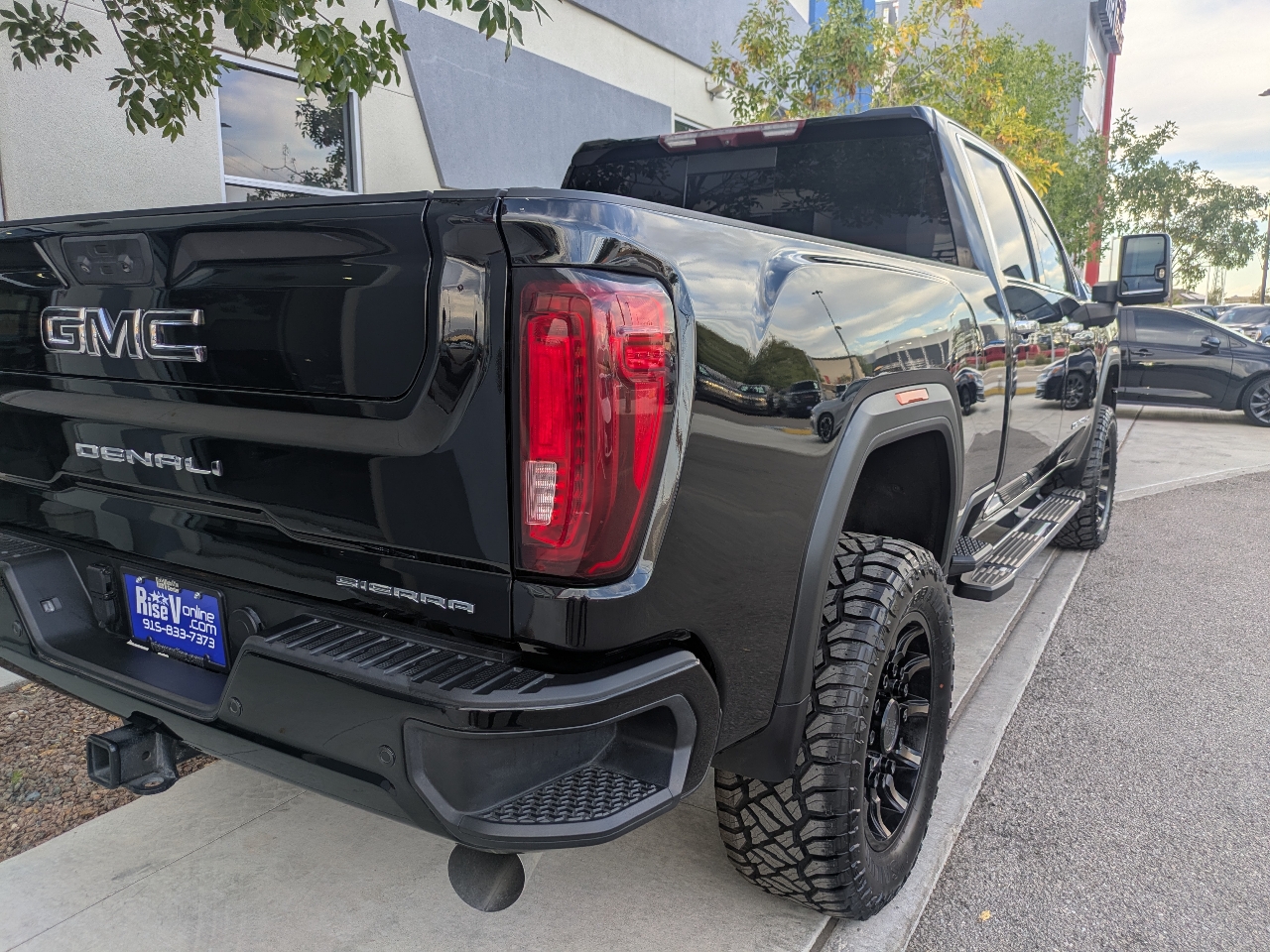 GMC Sierra 2500HD Denali Crew Cab 4WD SB 2022 GMC Sierra 2500HD Denali Crew Cab 4WD SB 2022