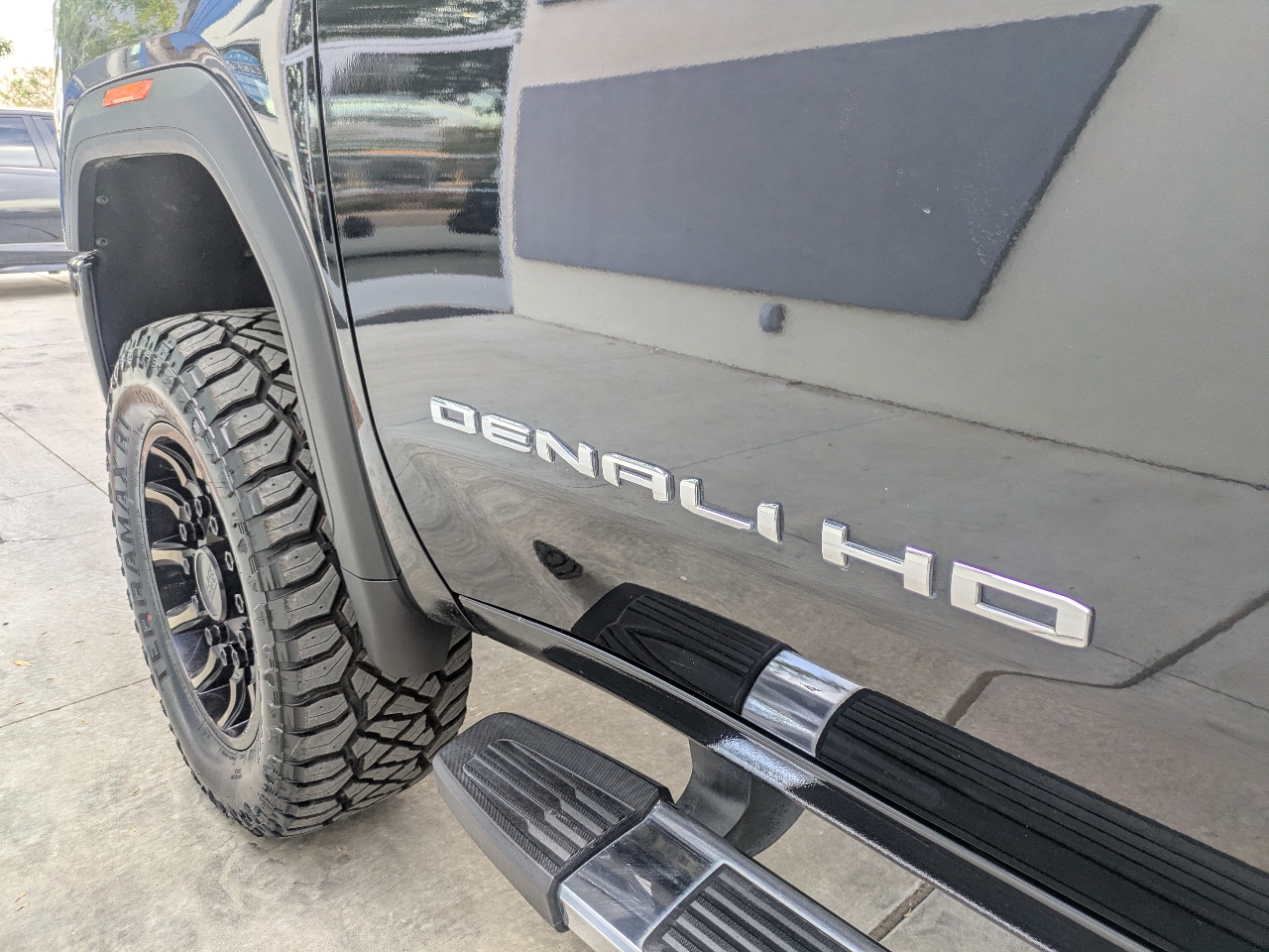 GMC Sierra 2500HD Denali Crew Cab 4WD SB 2022 GMC Sierra 2500HD Denali Crew Cab 4WD SB 2022