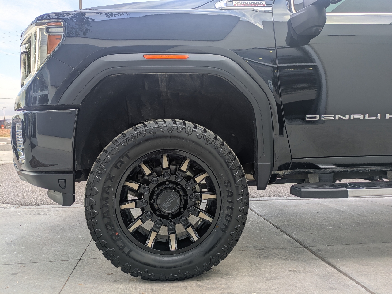 GMC Sierra 2500HD Denali Crew Cab 4WD SB 2022 GMC Sierra 2500HD Denali Crew Cab 4WD SB 2022