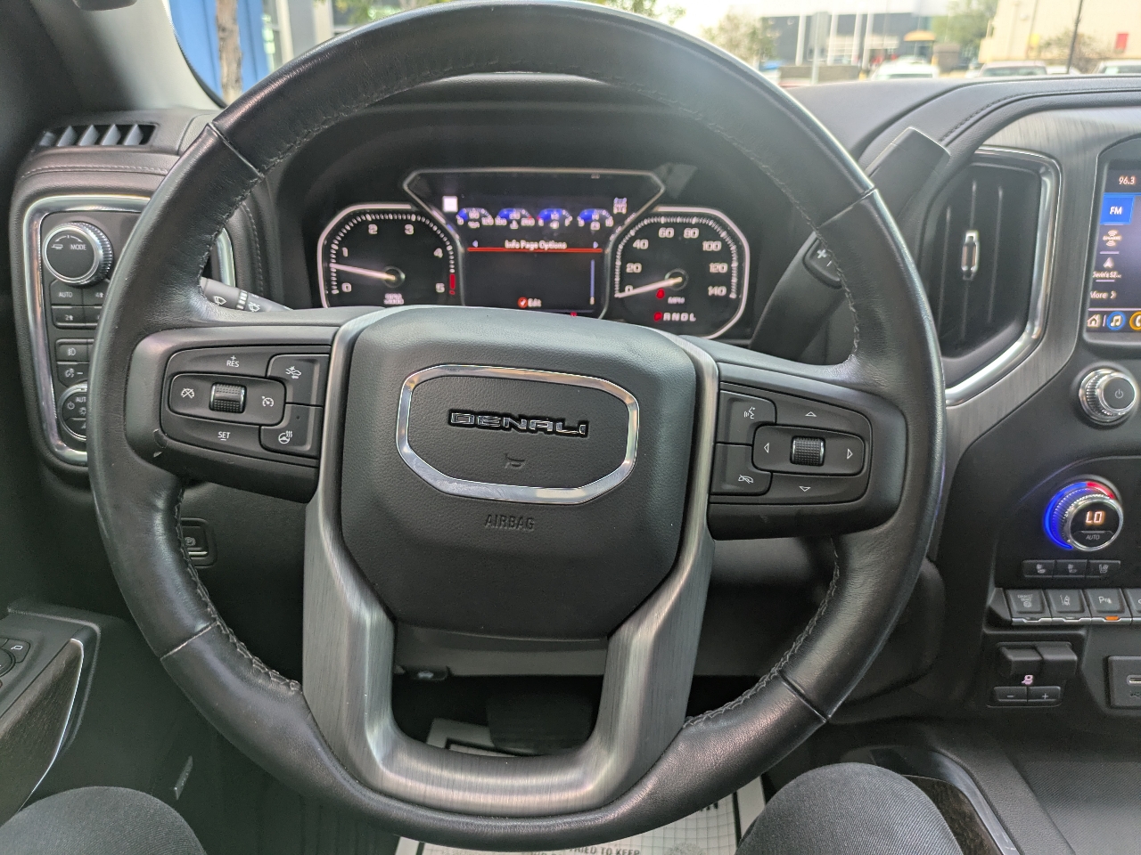 GMC Sierra 2500HD Denali Crew Cab 4WD SB 2022 GMC Sierra 2500HD Denali Crew Cab 4WD SB 2022