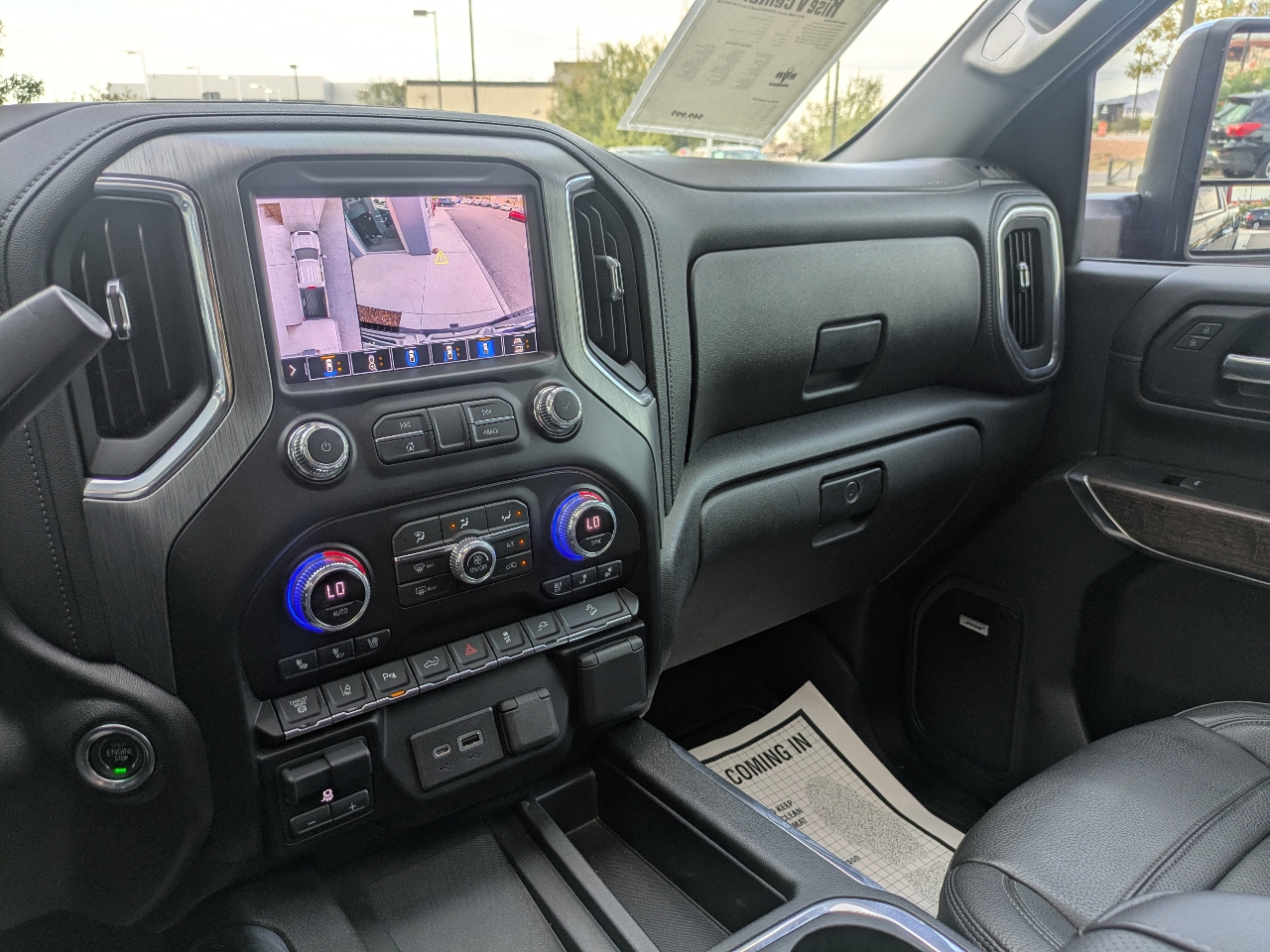 GMC Sierra 2500HD Denali Crew Cab 4WD SB 2022 GMC Sierra 2500HD Denali Crew Cab 4WD SB 2022