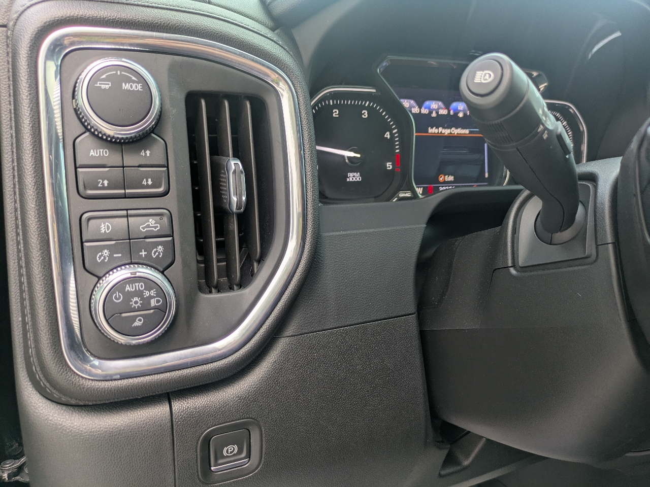 GMC Sierra 2500HD Denali Crew Cab 4WD SB 2022 GMC Sierra 2500HD Denali Crew Cab 4WD SB 2022
