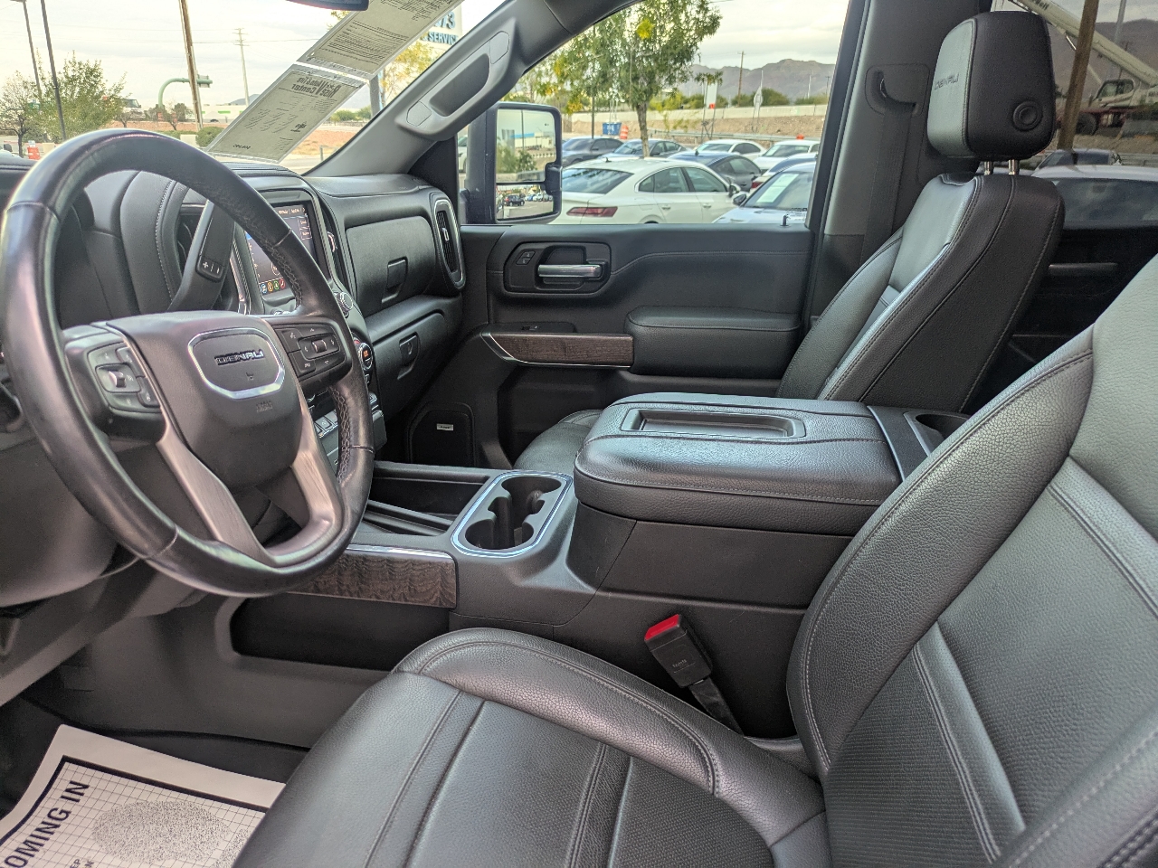 GMC Sierra 2500HD Denali Crew Cab 4WD SB 2022 GMC Sierra 2500HD Denali Crew Cab 4WD SB 2022