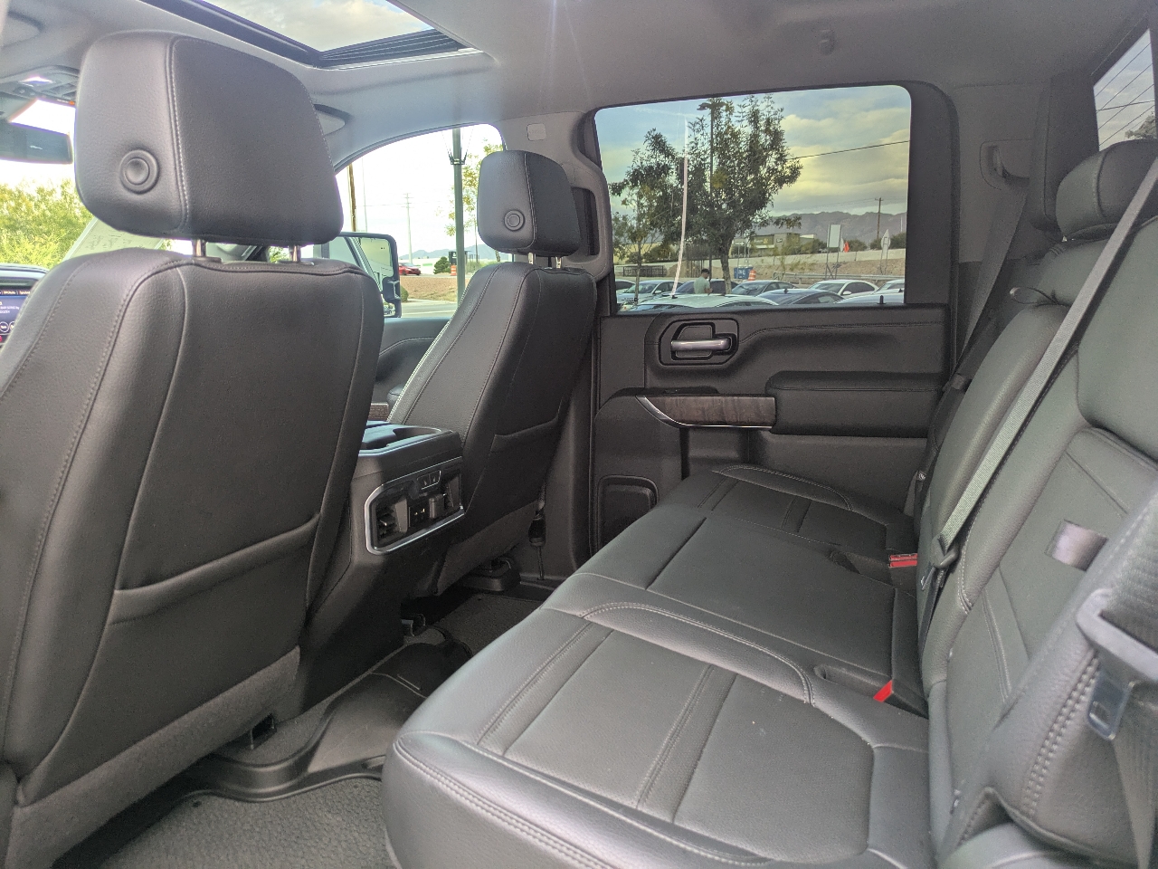 GMC Sierra 2500HD Denali Crew Cab 4WD SB 2022 GMC Sierra 2500HD Denali Crew Cab 4WD SB 2022