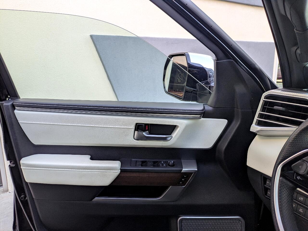 Toyota Sequoia Capstone 4D SUV 4WD 2023 Toyota Sequoia Capstone 4D SUV 4WD 2023