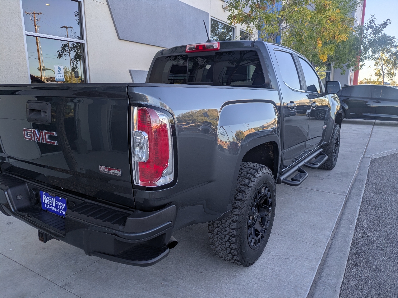 GMC Canyon SLE Crew Cab 2WD Long Box 2016 GMC Canyon SLE Crew Cab 2WD Long Box 2016