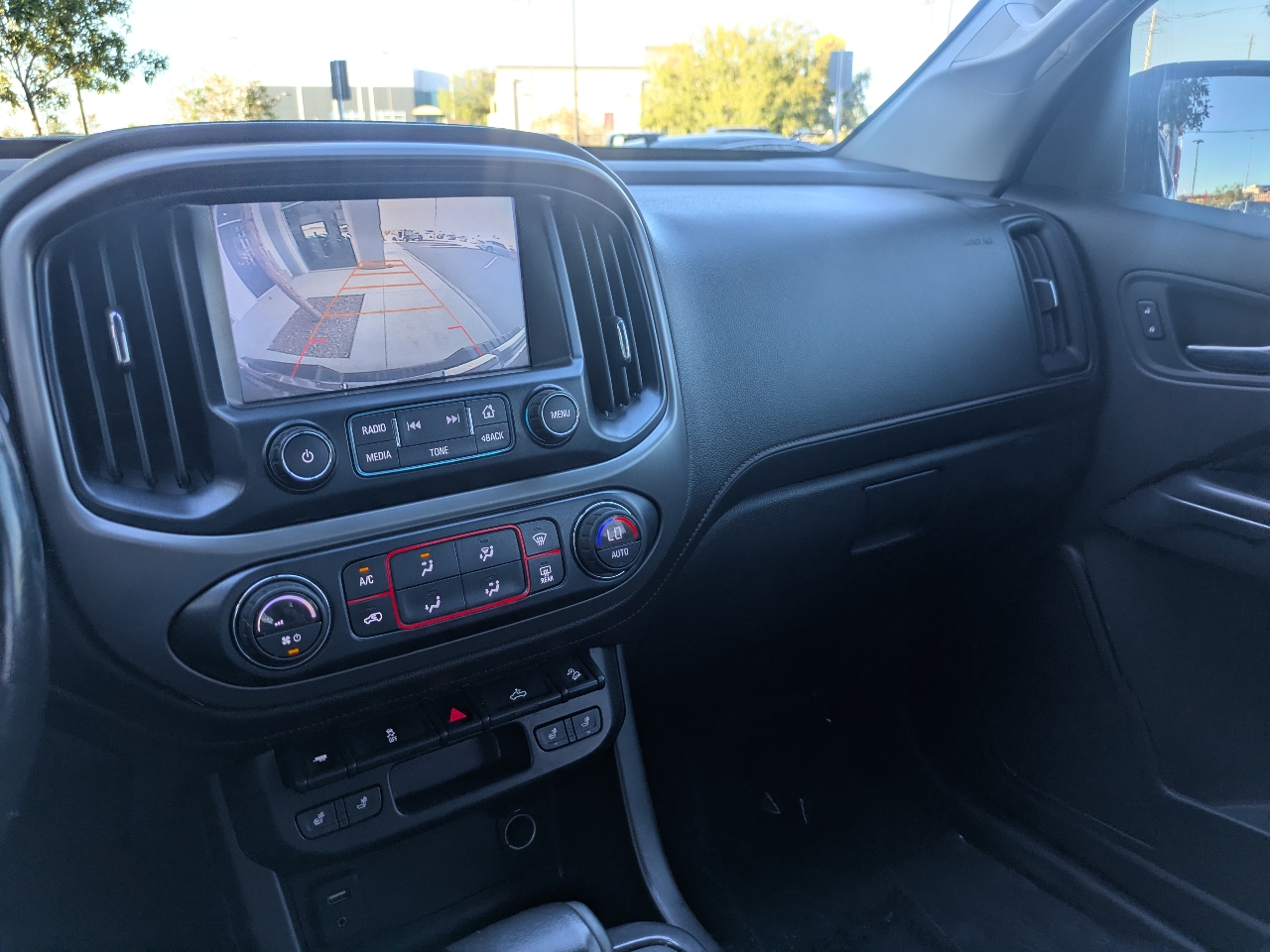 GMC Canyon SLE Crew Cab 2WD Long Box 2016 GMC Canyon SLE Crew Cab 2WD Long Box 2016