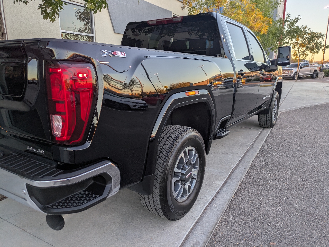 2025 Gmc Sierra HD SLE photo 3