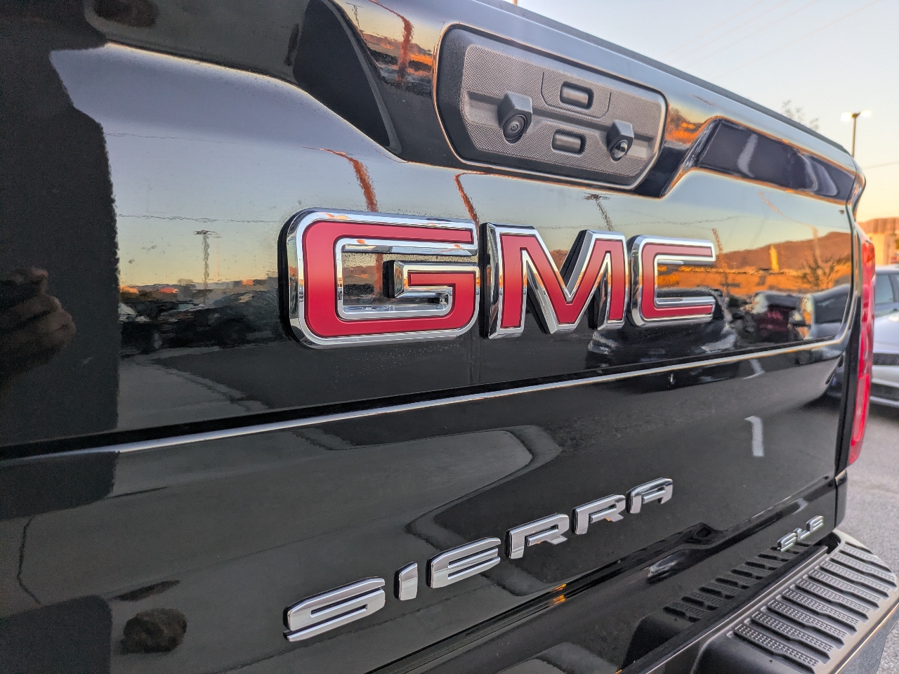 2025 Gmc Sierra HD SLE photo 4