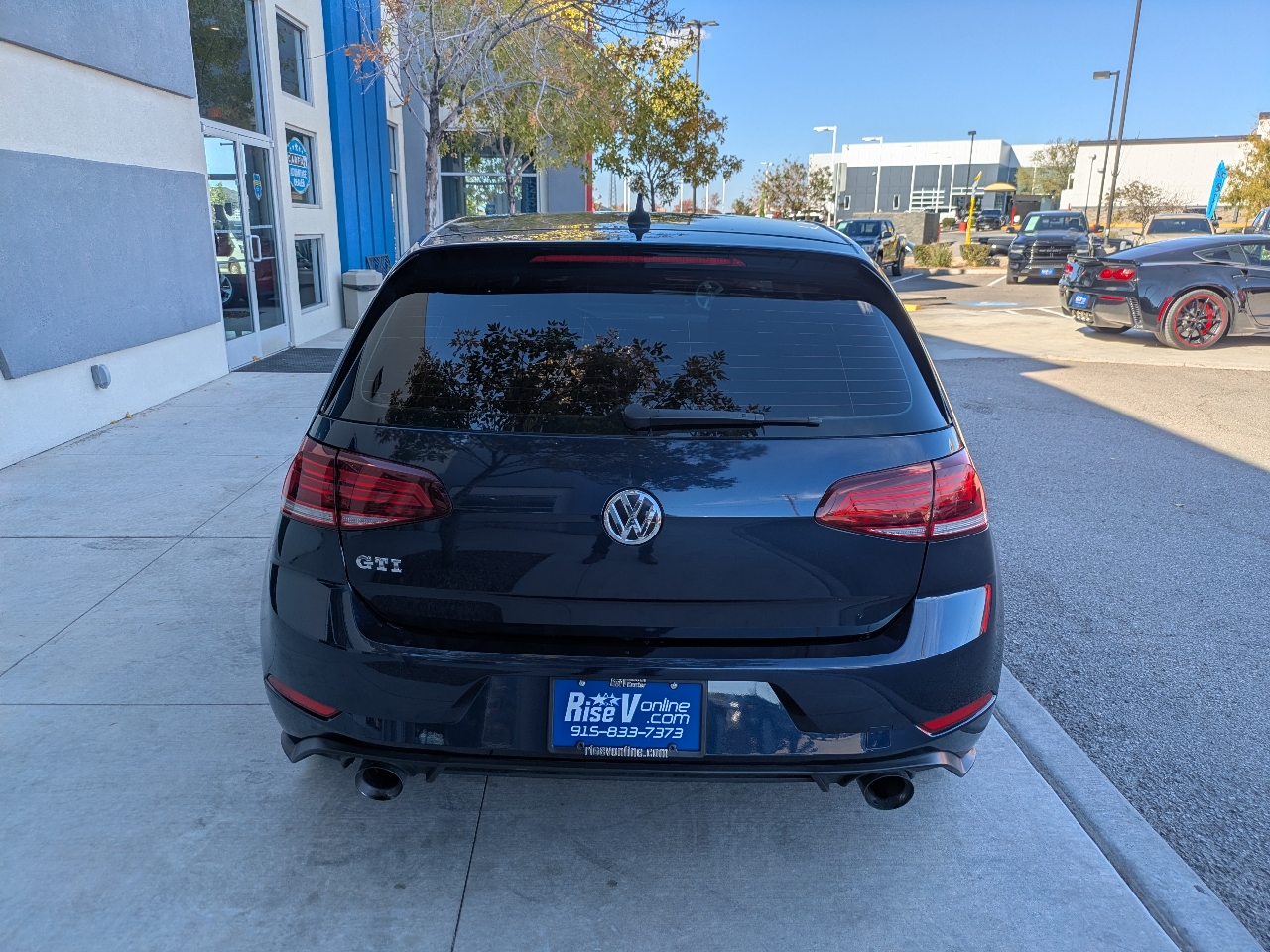 2018 Volkswagen Golf GTI SE photo 2