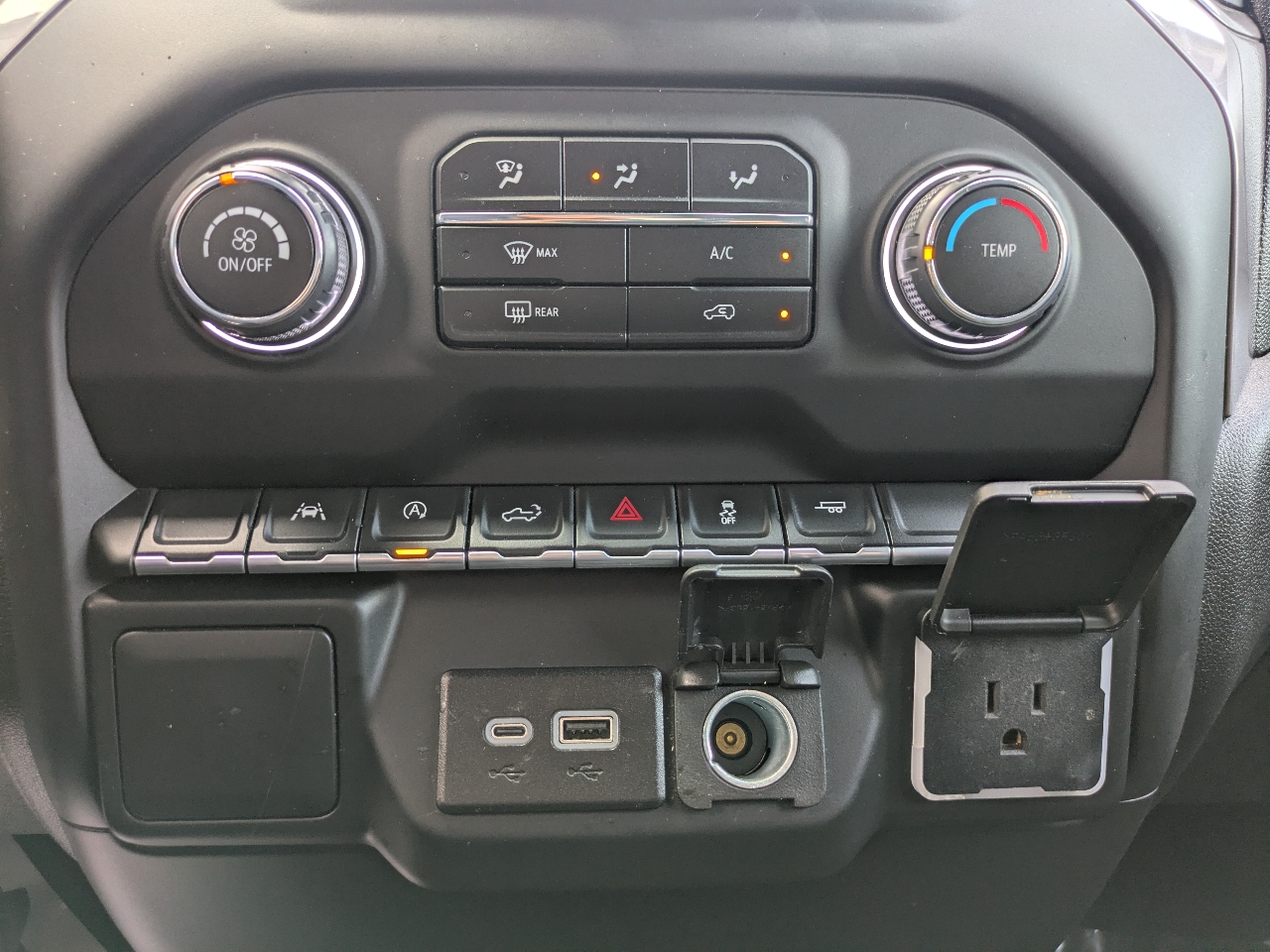 Chevrolet Silverado 1500 Custom Crew Cab 2WD 2024