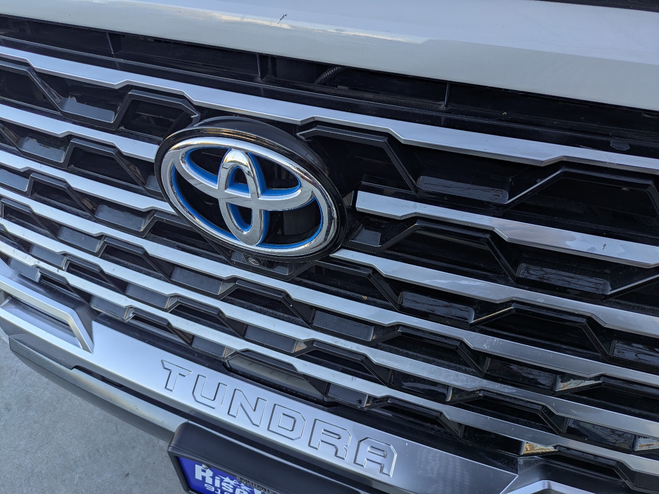 Toyota Tundra Capstone CrewMax 4WD Hybrid 2023