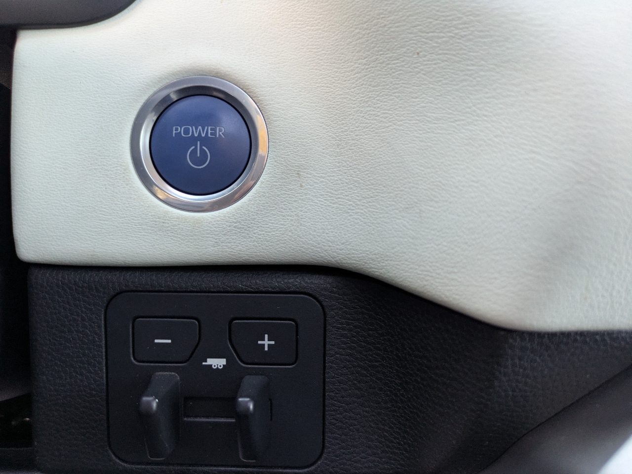 Toyota Tundra Capstone CrewMax 4WD Hybrid 2023