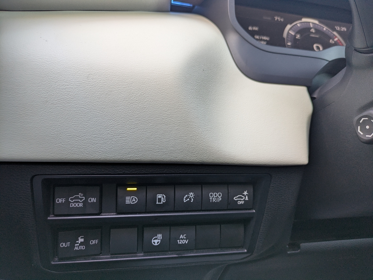 Toyota Tundra Capstone CrewMax 4WD Hybrid 2023