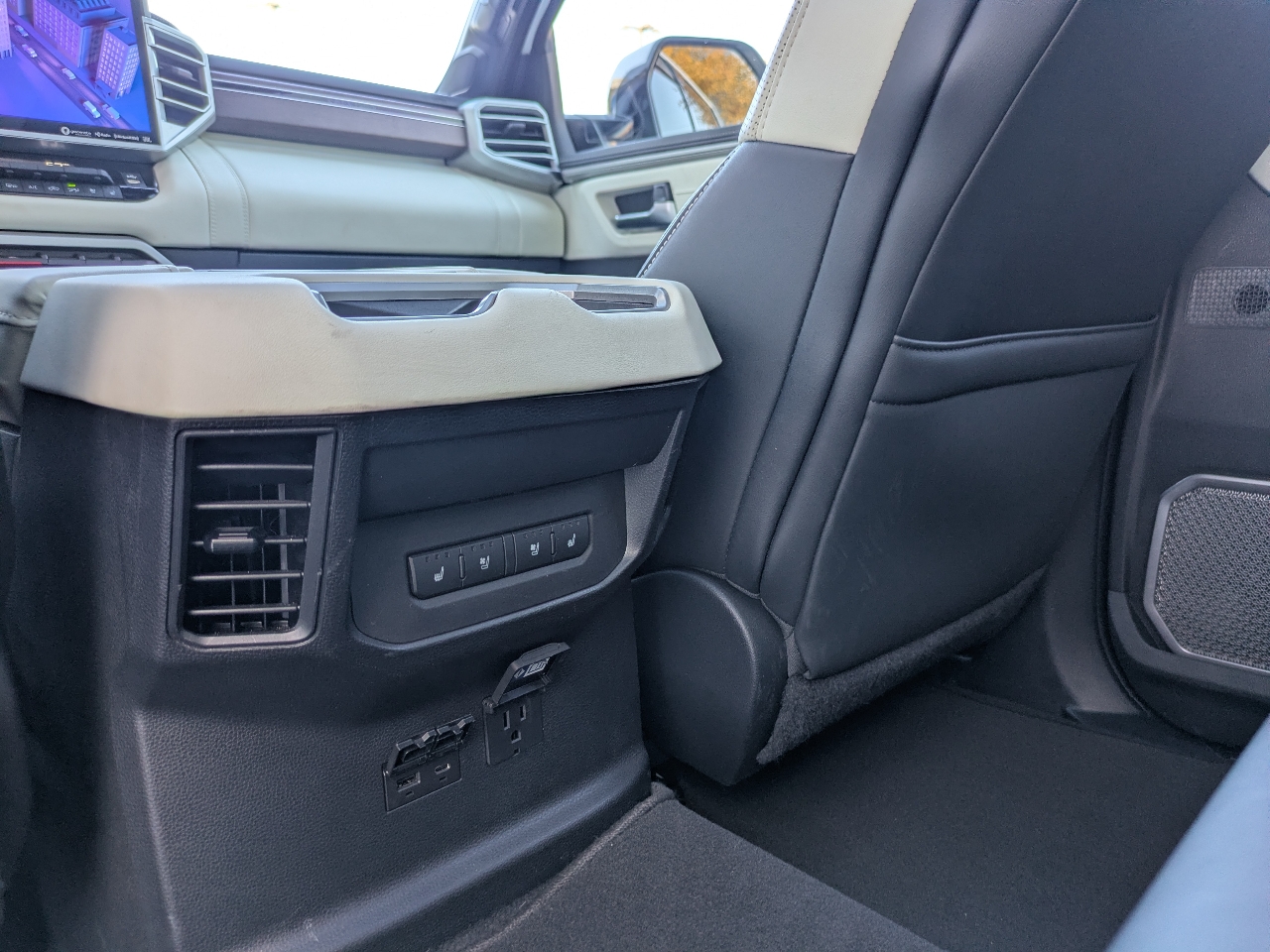 Toyota Tundra Capstone CrewMax 4WD Hybrid 2023