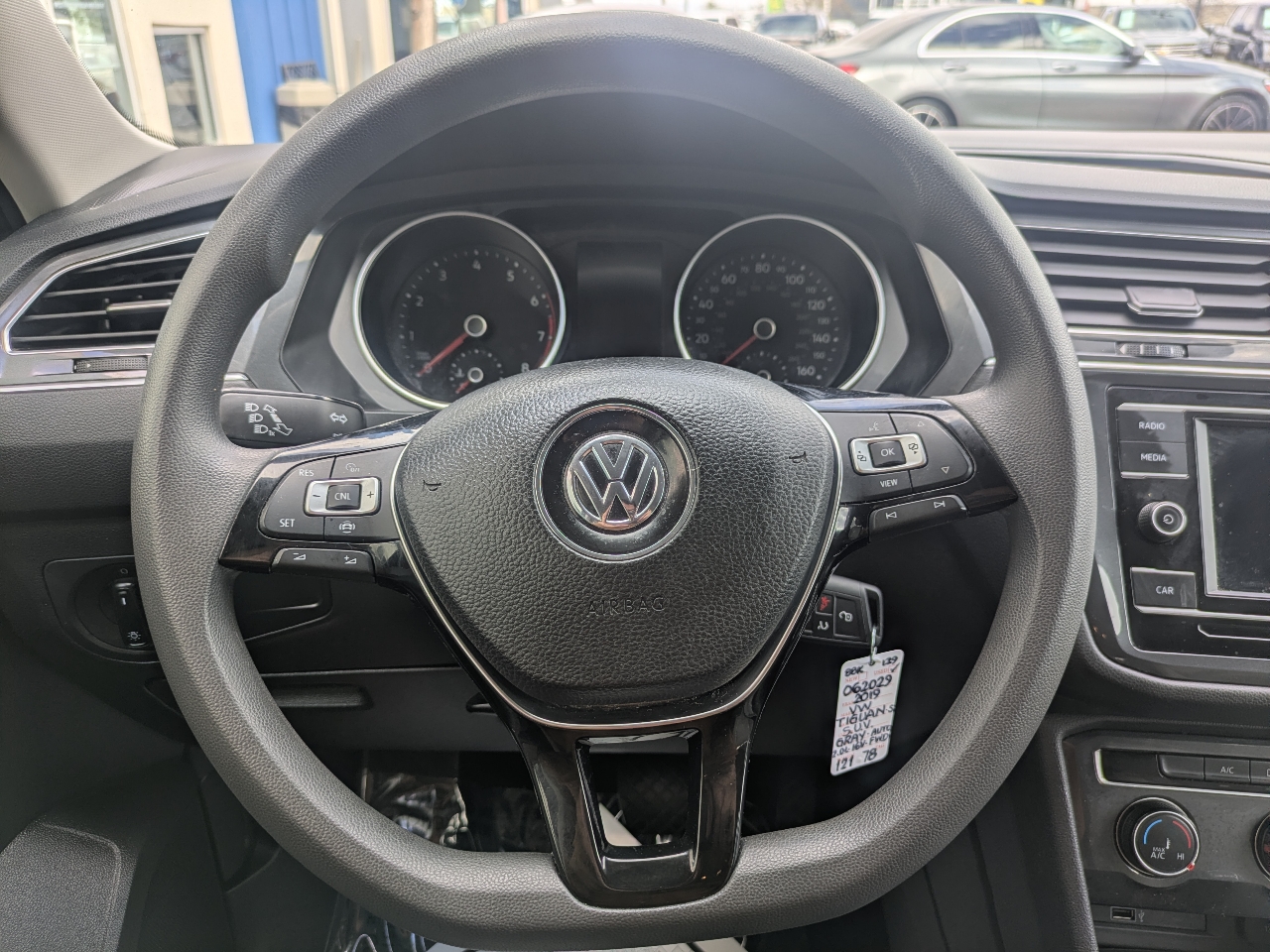 Volkswagen Tiguan S 2019