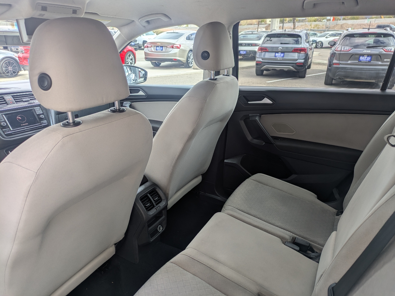 Volkswagen Tiguan S 2019