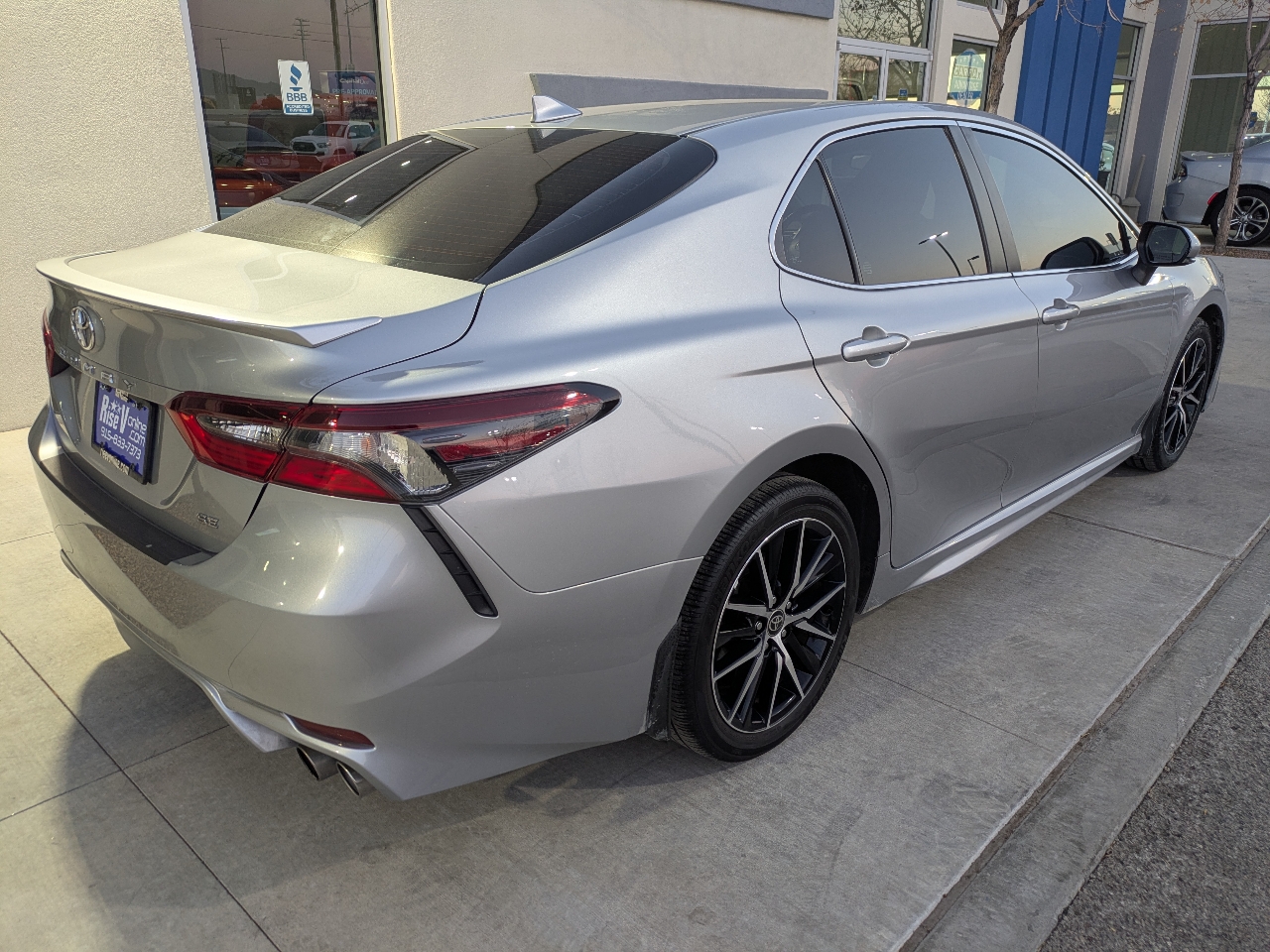 Toyota Camry SE 2023