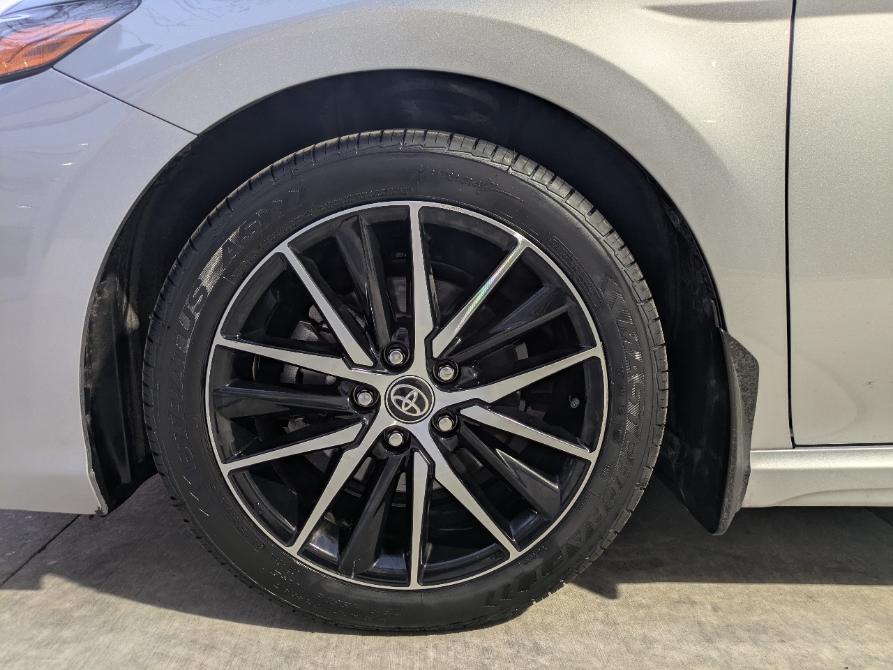 Toyota Camry SE 2023