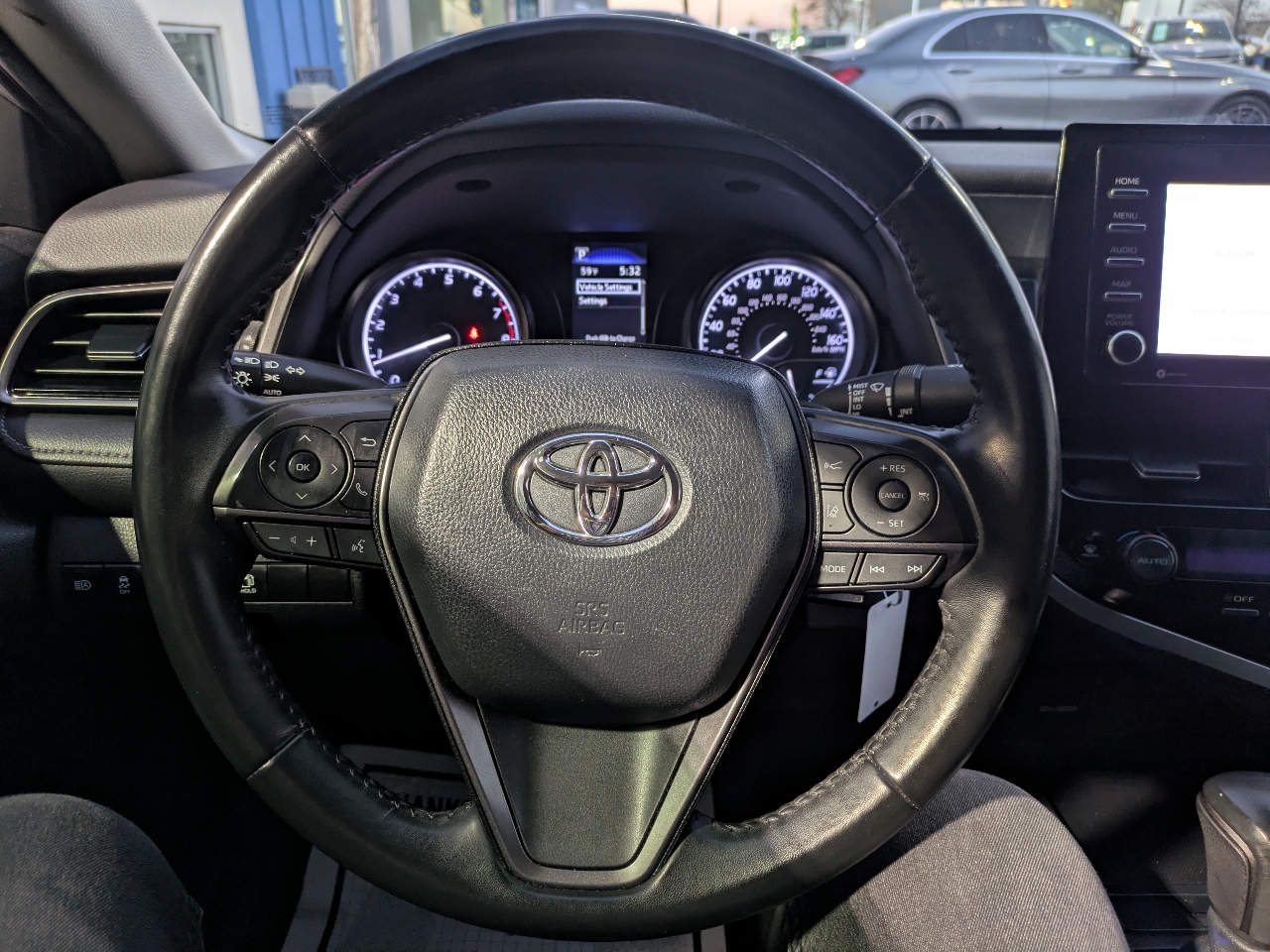 Toyota Camry SE 2023
