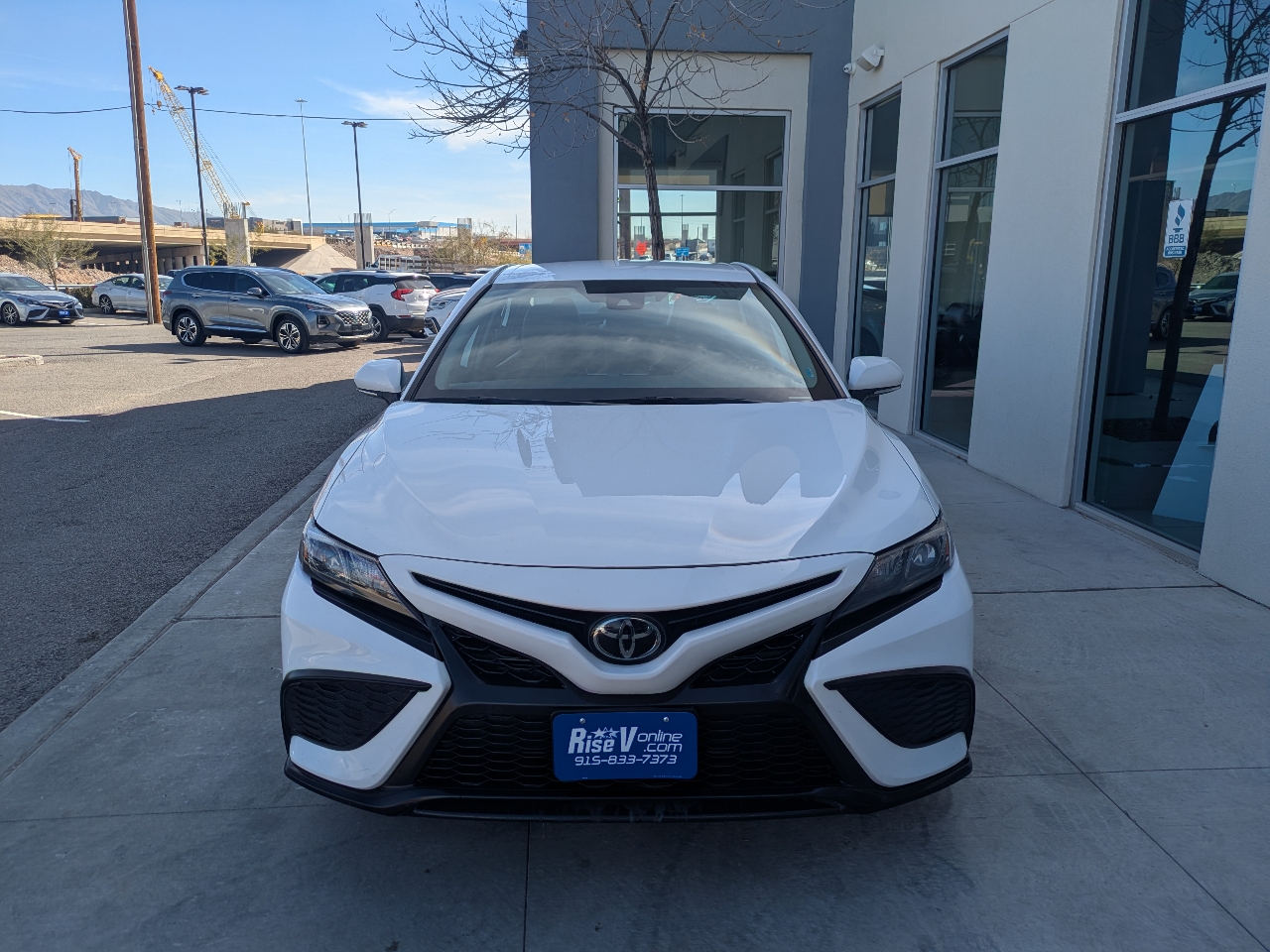 Toyota Camry SE 2023